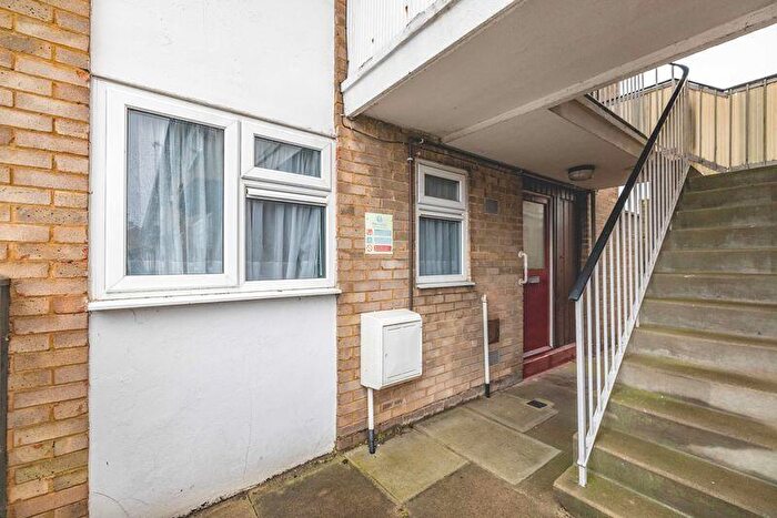 1 Bedroom Flat For Sale In Marescroft Road, Slough, SL2