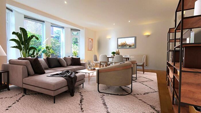 3 Bedroom Flat To Rent In Daleham Gardens, , Belsize Park, NW3