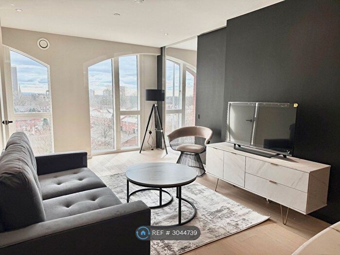 2 Bedroom Flat To Rent In Spinners Way, Manchester, M15