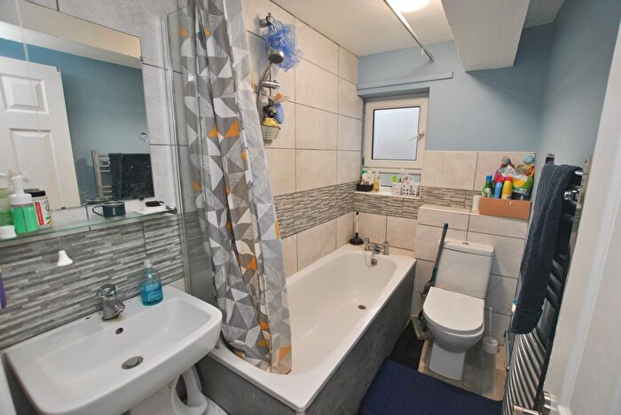 2 Bedroom Flat For Sale In Grinshill Flats, Severn Drive, Wellington, Telford, TF1