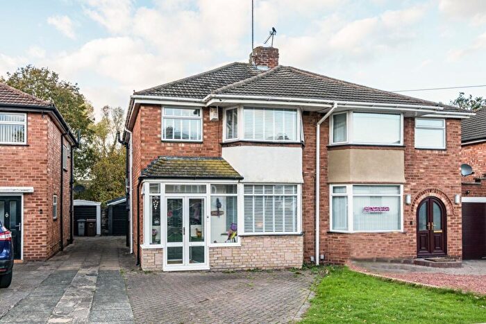 3 Bedroom Semi Detached House For Sale In Corinne Croft, Birmingham, B37