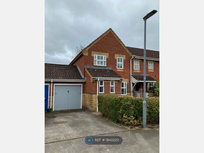 3 Bedroom Semi-Detached House To Rent In Rutherford Close, Borehamwood, WD6