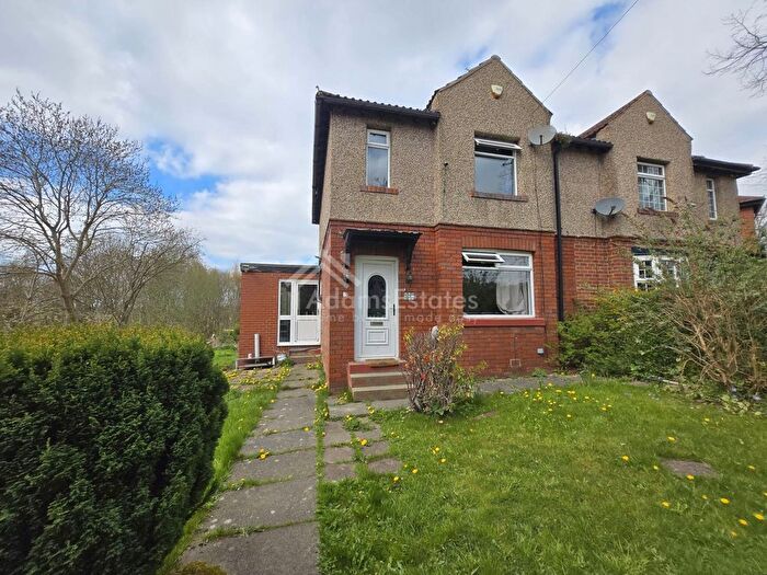 3 Bedroom Semi-Detached House To Rent In Ravenshouse Road, Dewsbury, WF13