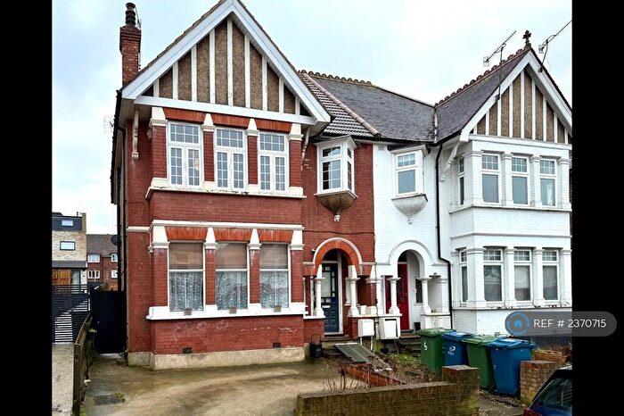 3 Bedroom Flat To Rent In Cunningham Park, Harrow, HA1