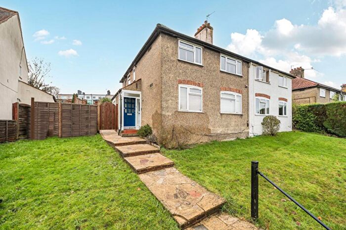 2 Bedroom Maisonette For Sale In Banstead Road, Caterham, CR3