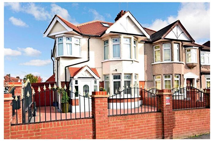 4 Bedroom Semi-Detached House To Rent In Woodford Avenue, Ilford, IG2