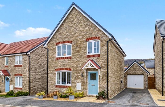 4 Bedroom Detached House For Sale In Cheddar Townhouse, BS27