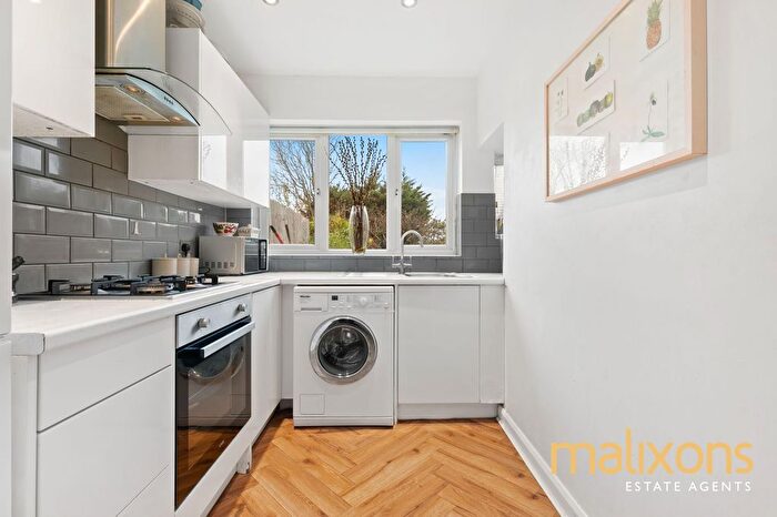 3 Bedroom Terraced House For Sale In Covington Way, London, SW16