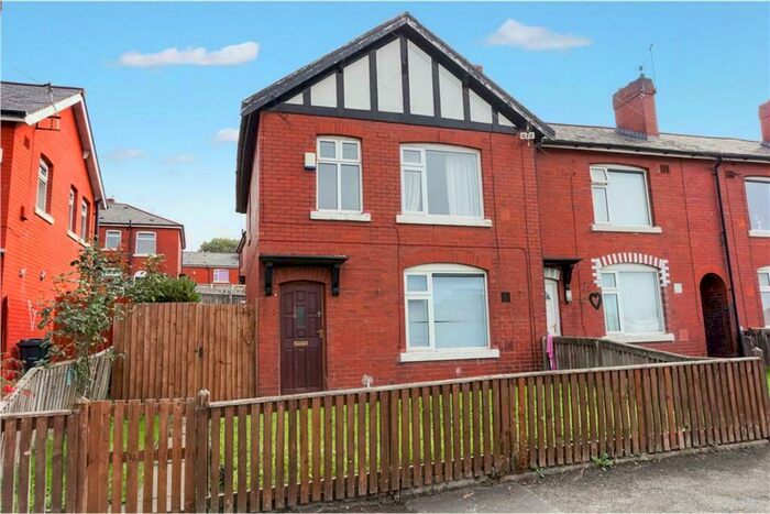 3 Bedroom Semi-Detached House For Sale In Ferngrove, Bury, BL9