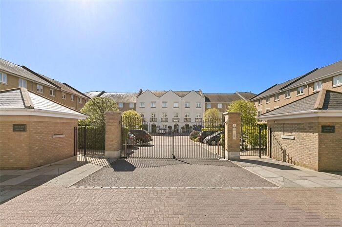 2 Bedroom Flat For Sale In Pavilion Square, London, SW17