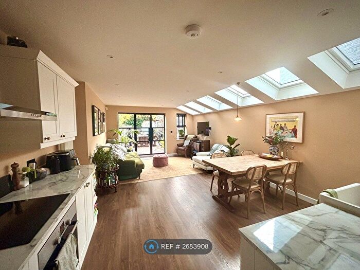 2 Bedroom Flat To Rent In Chesterfield Gardens, London, N4