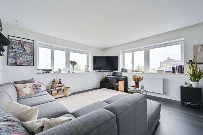 1 Bedroom Flat To Rent In Avenue Road, St John's Wood, London, NW8