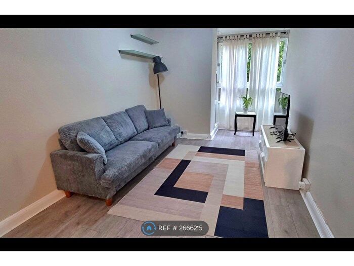 1 Bedroom Flat To Rent In Harrier House, London, SW11