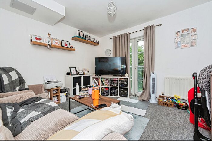 1 Bedroom Property To Rent In Sandpiper Close, Greenhithe, DA9