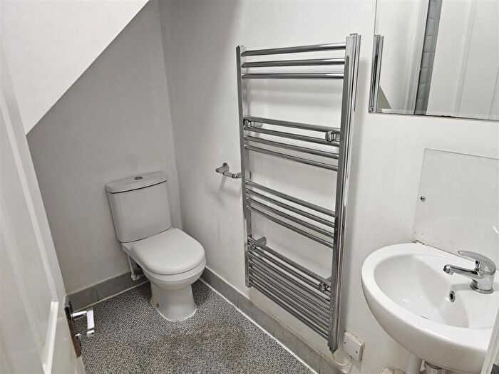 2 Bedroom Apartment To Rent In Camden High Street, London, NW1