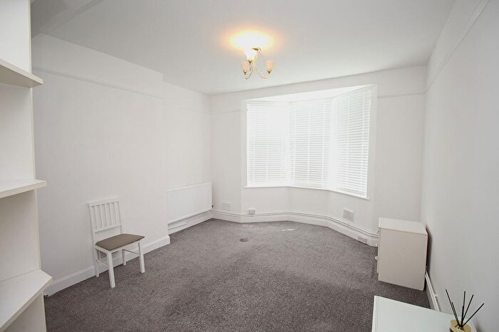1 Bedroom Flat To Rent In Gladstone Road, Norbiton, Kingston Upon Thames, KT1