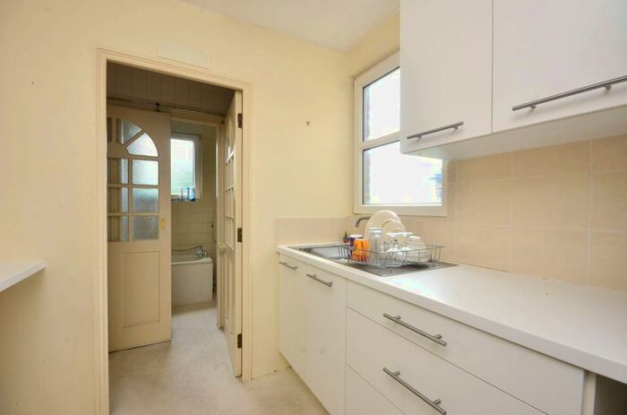 2 Bedroom Maisonette To Rent In Overhill Road, East Dulwich, London, SE22