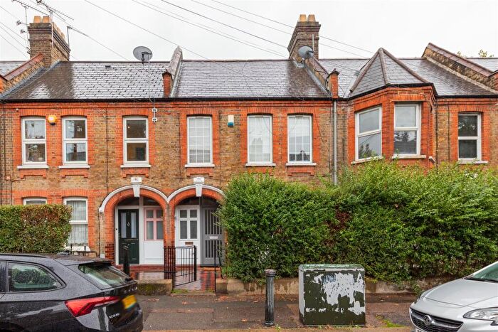 2 Bedroom Maisonette For Sale In Brettenham Road, Walthamstow, E17