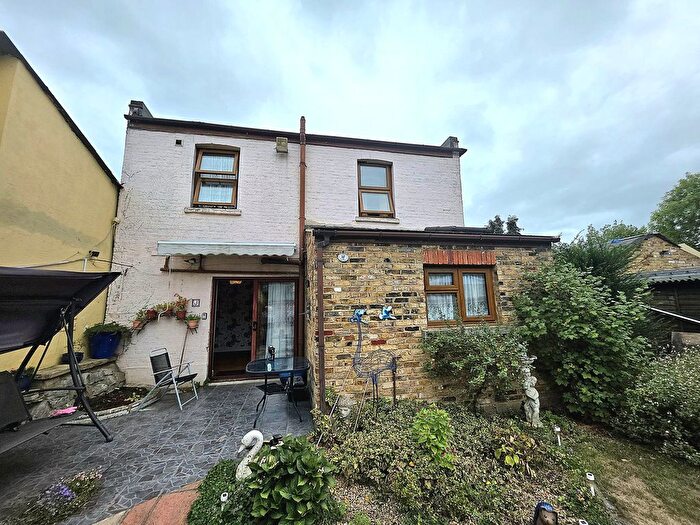 1 Bedroom Flat To Rent In Canadian Avenue, London, SE6