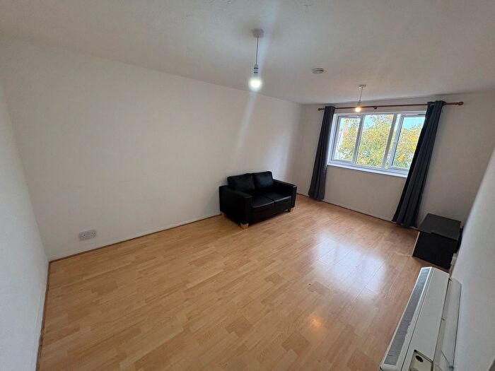 2 Bedroom Flat To Rent In Bedroom Flat – Greenslade Road, Barking, IG11