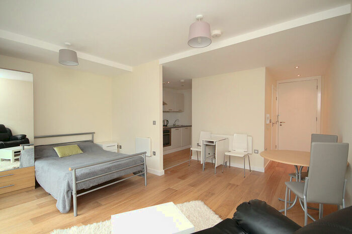 Apartment To Rent In Jet Centro, St Marys Road, S2