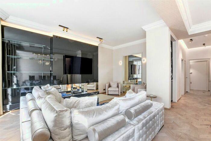 2 Bedroom Flat To Rent In Berkeley Street, Mayfair, W1J