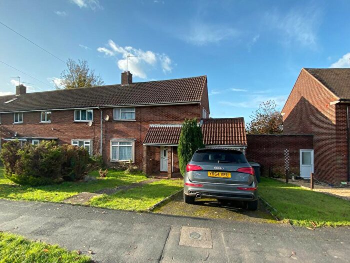 4 Bedroom Semi-Detached House To Rent In Winnall Manor Road, Winchester, SO23