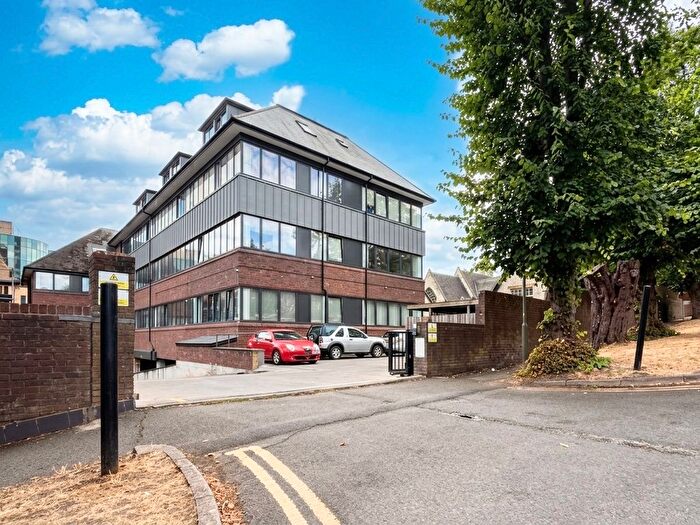 2 Bedroom Flat To Rent In Station Road, Redhill, RH1
