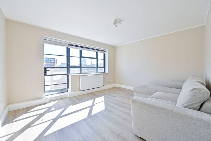 3 Bedroom Flat To Rent In Union Street, London Bridge, London, SE1