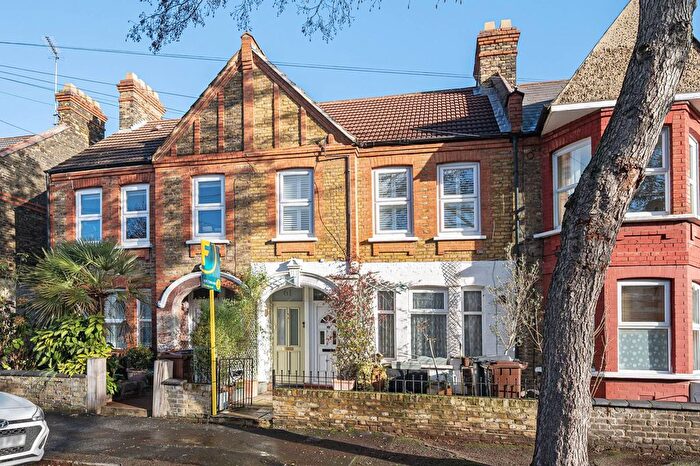 2 Bedroom Maisonette To Rent In Kettlebaston Road, Leyton, London, E10