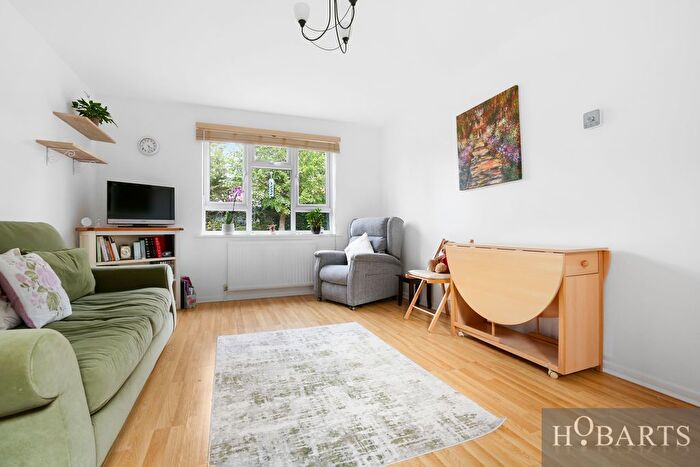 2 Bedroom Flat For Sale In Northcott Avenue, Alexandra Park, N22