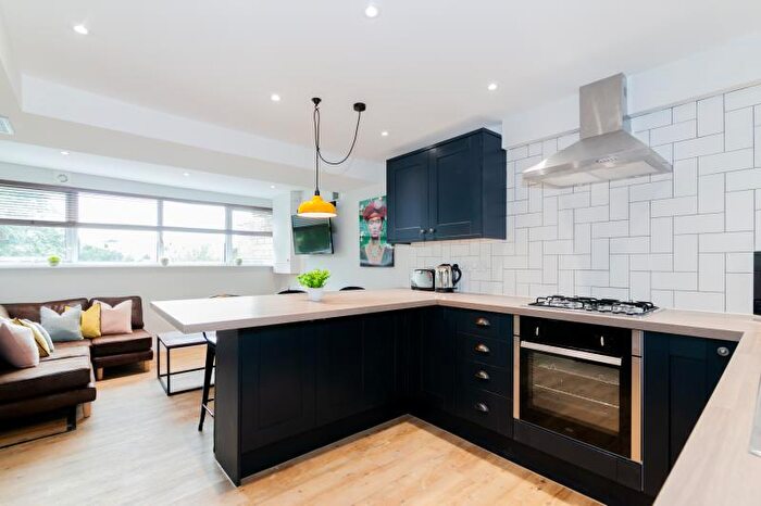 3 Bedroom Flat To Rent In Bankfield Road, Huddersfield, HD1