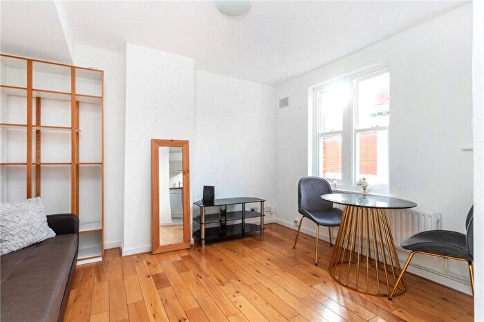 1 Bedroom Apartment For Sale In Highbury Grange, London, N5