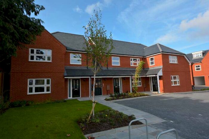 2 Bedroom Flat To Rent In Crowthorne, RG45