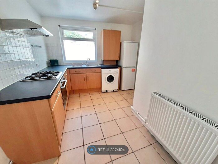 1 Bedroom Flat To Rent In Eaton Crescent, Swansea, SA1