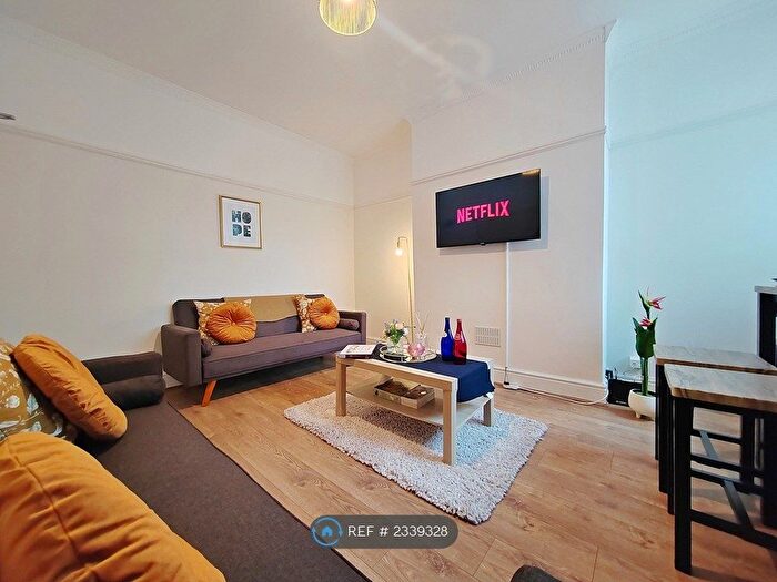 4 Bedroom Semi-Detached House To Rent In Rusholme Grove, Manchester, M14