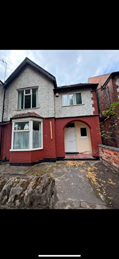 8 Bedroom Terraced House To Rent In Harlaxton Drive, Nottingham, NG7