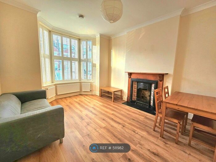 2 Bedroom Flat To Rent In Gleneagle Road, London, SW16