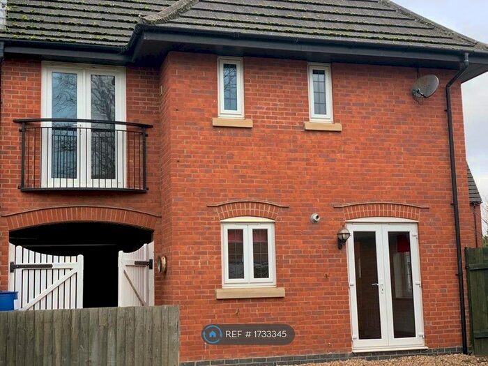 4 Bedroom Semi-Detached House To Rent In Windle Drive, Bourne, PE10