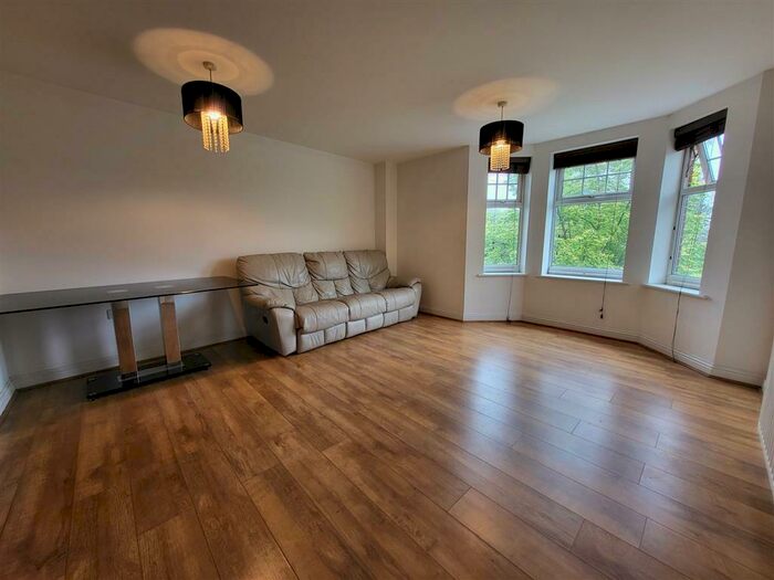 2 Bedroom Apartment To Rent In Buttery Mews, London, N14