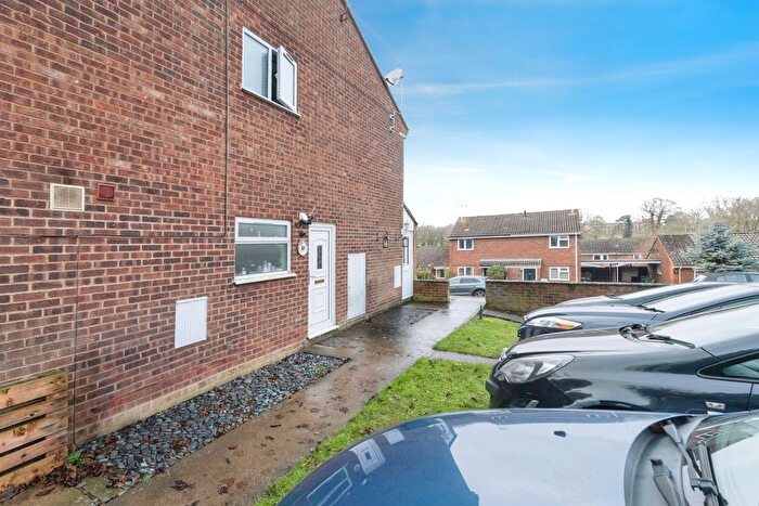 2 Bedroom Maisonette For Sale In Meadow Gardens, Buckingham, MK18