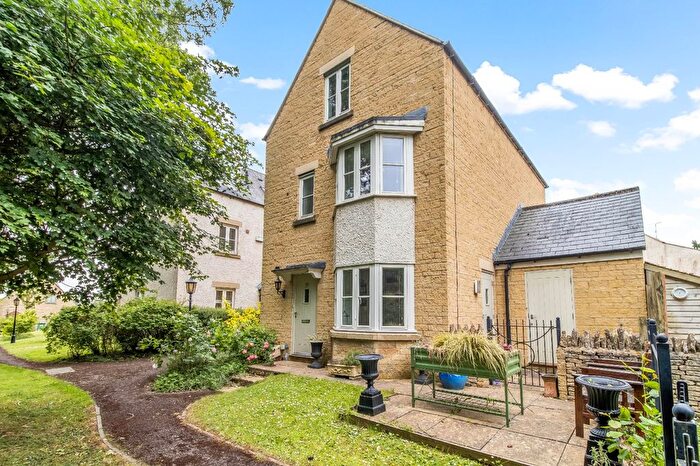 5 Bedroom Town House For Sale In Churn Meadows, Cirencester, Gloucestershire, GL7