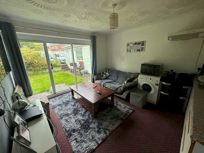 1 Bedroom Flat To Rent In Bournemouth Road, Poole, Dorset, BH14