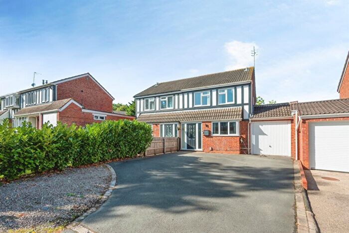 3 Bedroom Semi-Detached House For Sale In Redstone Close, Redditch, B98