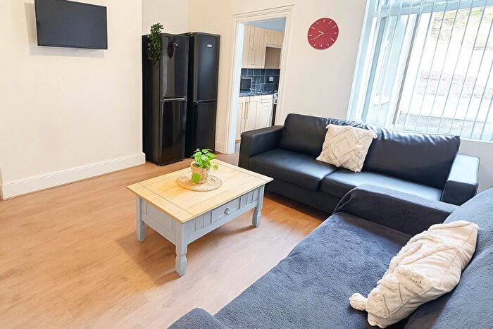 4 Bedroom House To Rent In Edmund Road, Sheffield, S2