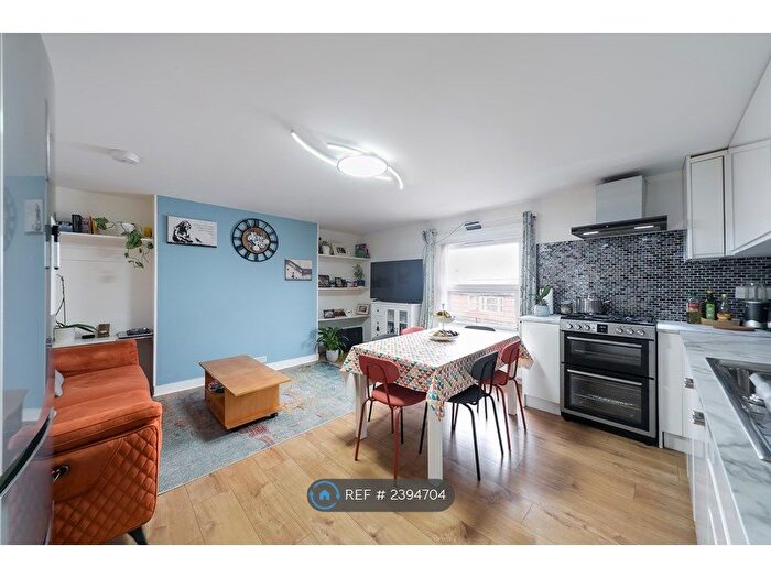 2 Bedroom Flat To Rent In Merton Road, London, SW19