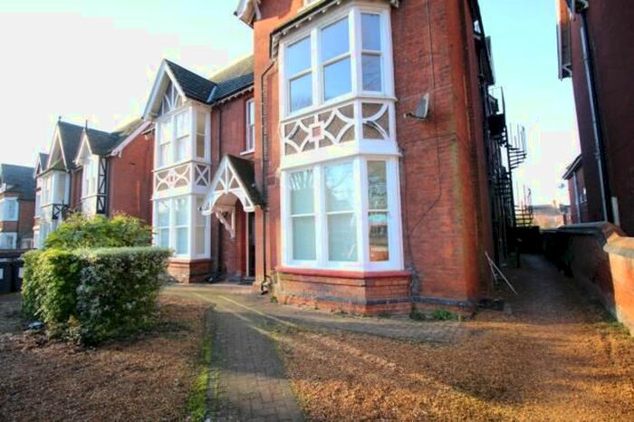 1 Bedroom Flat To Rent In De Parys Avenue, Bedford MK40