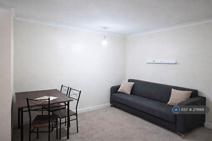 3 Bedroom Flat To Rent In Russell House, London, E6
