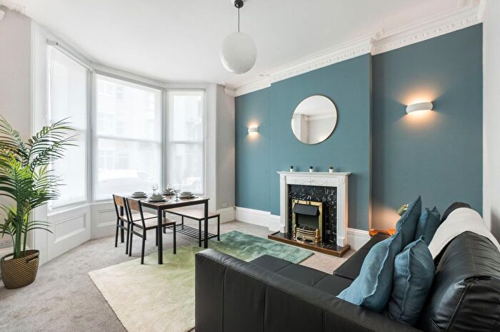 1 Bedroom Flat To Rent In Brighton Beach, BN2