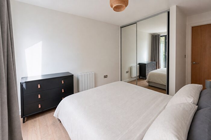 2 Bedroom Apartment To Rent In Nunhead Lane, London, SE15